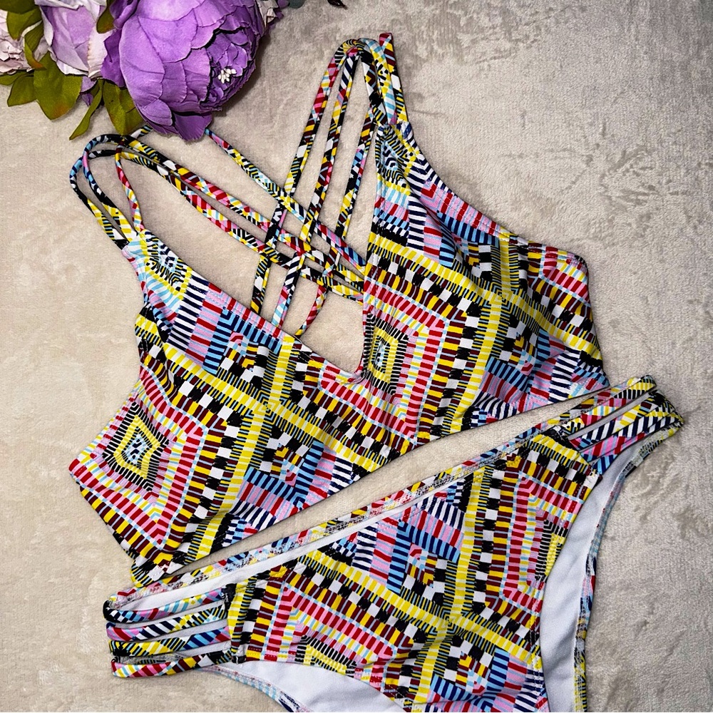 Boutique Colorful Geometric Strappy Bikini Set - Picture 2 of 12